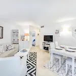 アパート Modern In With Shared Pool *