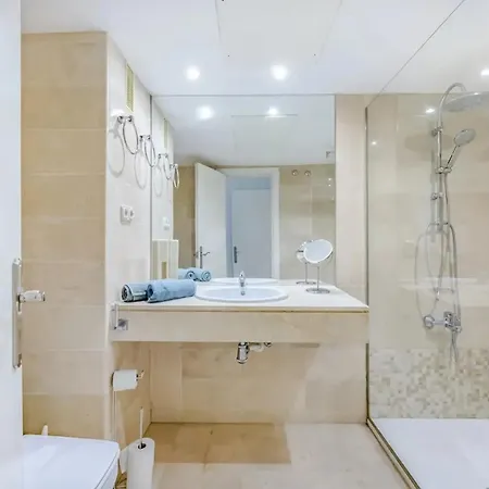 Lejlighed Modern In With Shared Pool *