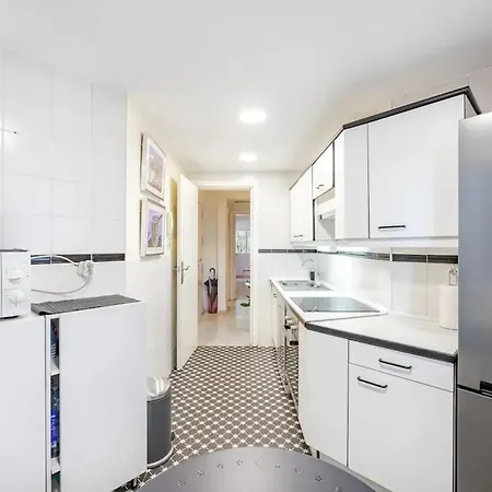 Modern In With Shared Pool Marbella