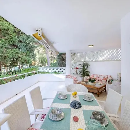 Modern In With Shared Pool *