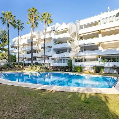 Modern In With Shared Pool Lejlighed *