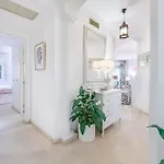 Apartamento Modern In With Shared Pool