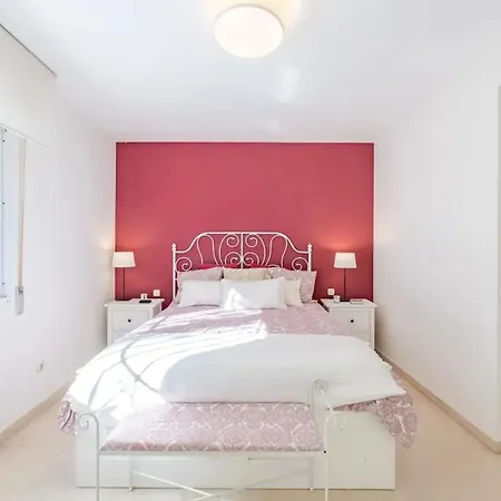 아파트 Modern In With Shared Pool