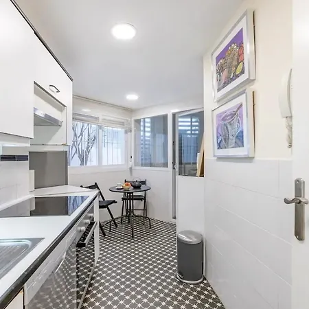 Modern In With Shared Pool 마르베야