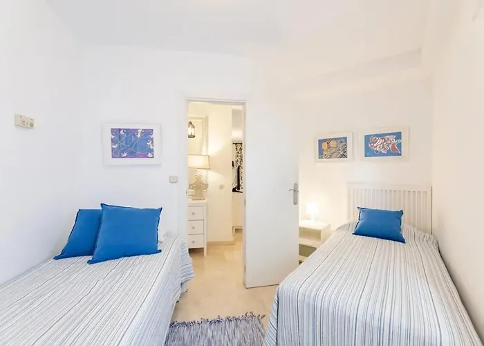 Modern In With Shared Pool Appartamento