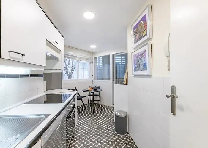 Modern In With Shared Pool Marbella