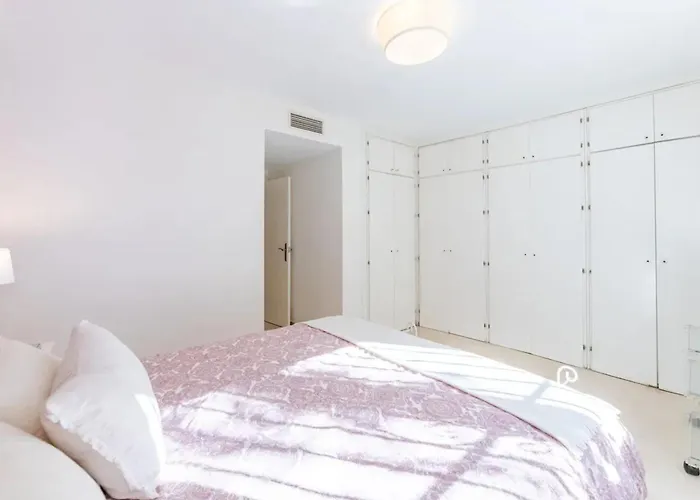 Modern In With Shared Pool