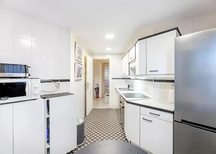 Modern In With Shared Pool Marbella