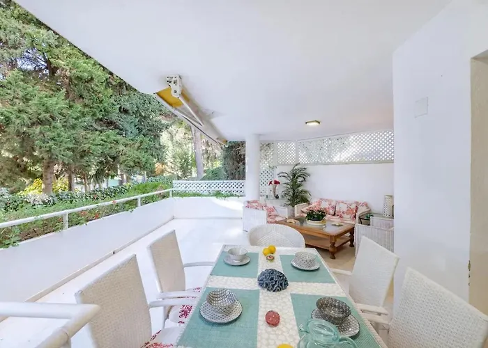 Modern In With Shared Pool *