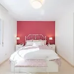 Διαμέρισμα Modern In With Shared Pool